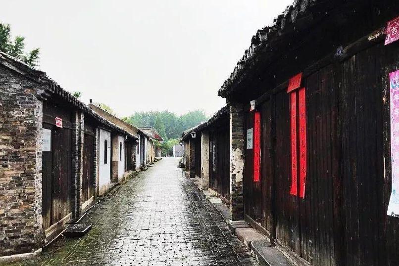 刘涛红裙亮眼，腰臀比抢眼！路人目瞪口呆，笑尿了！